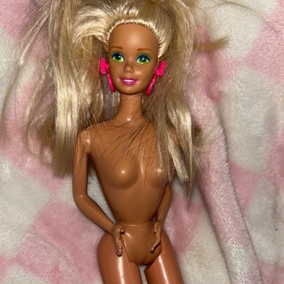 Party in Pink Barbie with original earrings - Picture 1 of 7